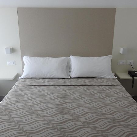Hotel Villa Candia Линяно Сабиадоро Екстериор снимка