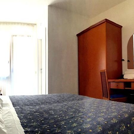 Hotel Villa Candia Линяно Сабиадоро Екстериор снимка