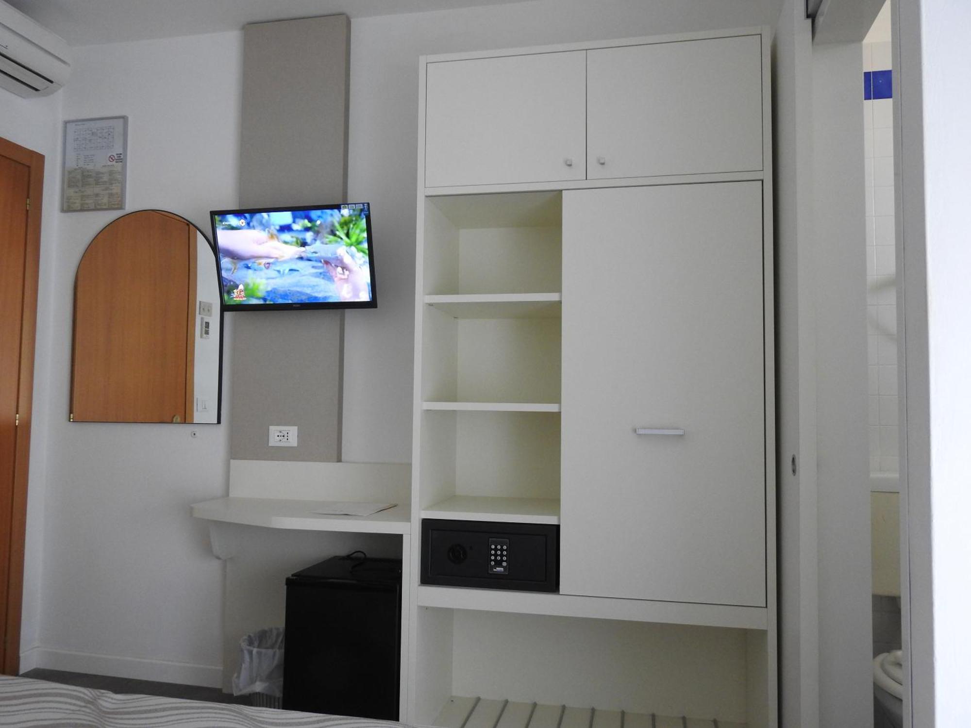 Hotel Villa Candia Линяно Сабиадоро Екстериор снимка