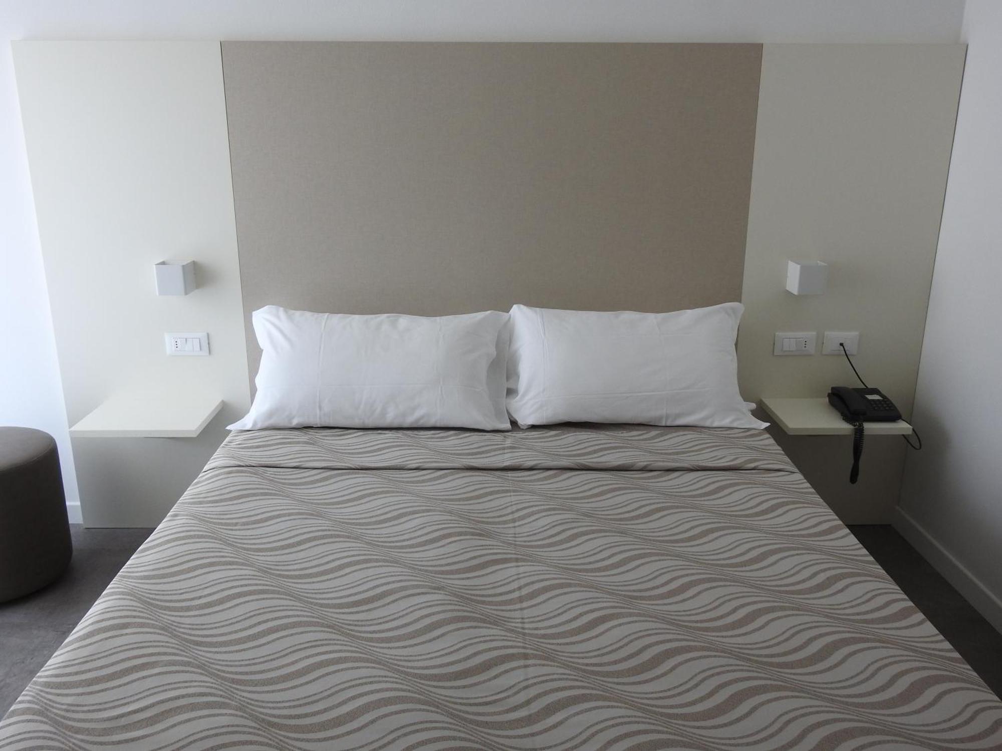 Hotel Villa Candia Линяно Сабиадоро Екстериор снимка