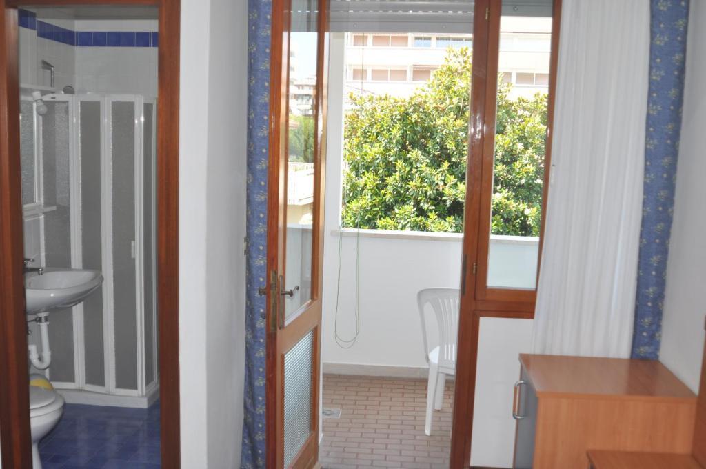 Hotel Villa Candia Линяно Сабиадоро Стая снимка