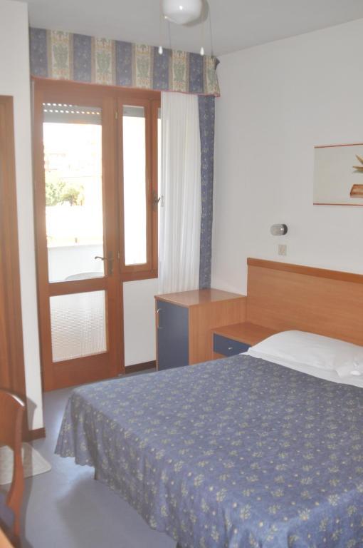 Hotel Villa Candia Линяно Сабиадоро Стая снимка